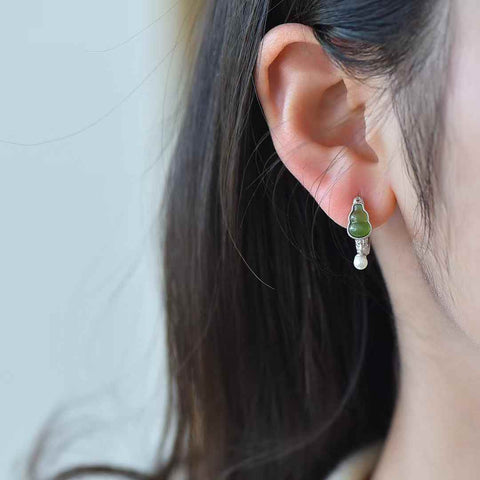 Anting perak polos 12426# 925 giok Hetian, jasper labu, mutiara, enamel. Gaya unik. Giok yang hangat dan halus. Efek pemakaian yang memikat. Harga terjangkau. Biaya kirim dan pajak sudah termasuk.