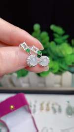 Anting giok alami, bahan lubang tua, dasar halus dan hangat, dingin dan transparan, indah dan modis, tatahan perak 925, spesifikasi 0,6 termasuk pajak pengiriman