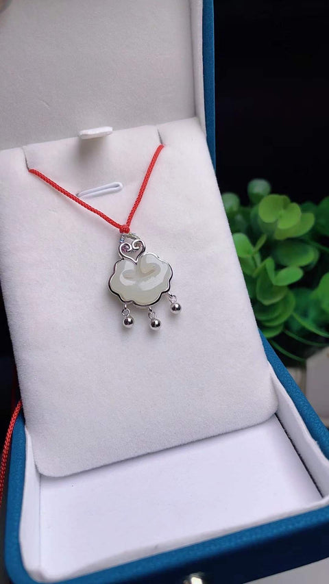 Kunci giok putih Hetian, bahan lubang tua, alas halus dan hangat, kecil dan imut, spesifikasi 1.8✖️1.3 termasuk pajak pengiriman