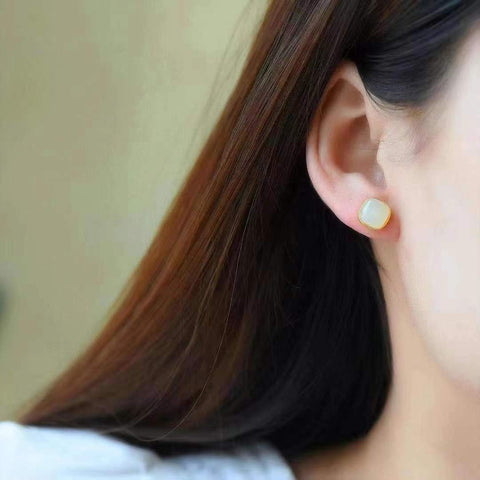 Anting kubus gula Hetian halus, tatahan perak 925, bahan halus dan hangat, indah dan modis, spesifikasi 8✖️8 termasuk pajak pengiriman