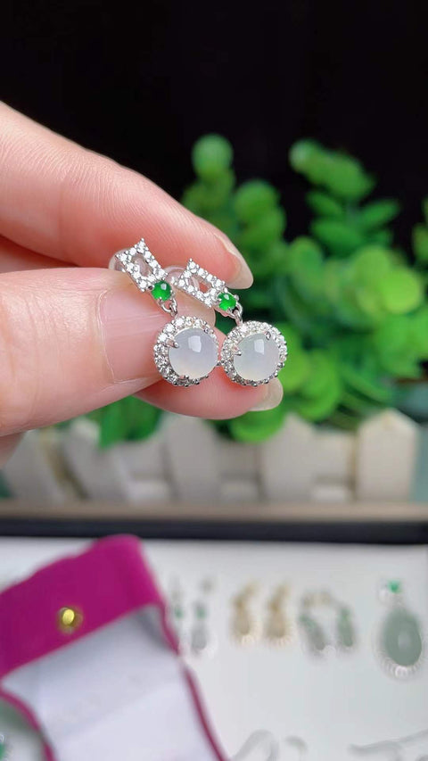 Anting giok alami, bahan lubang tua, dasar halus dan hangat, dingin dan transparan, indah dan modis, tatahan perak 925, spesifikasi 0,6 Termasuk pajak pengiriman
