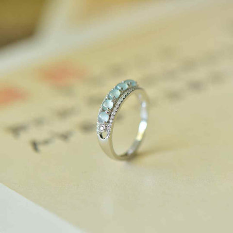 Cincin perak polos 31003#925 bertatahkan cabochon giok biru dengan zirkon ini tampak baru dan modis. Batu gioknya hangat dan halus, sehingga efek pemakaiannya menarik perhatian. Spesifikasi giok: (3*3) termasuk pajak pengiriman.