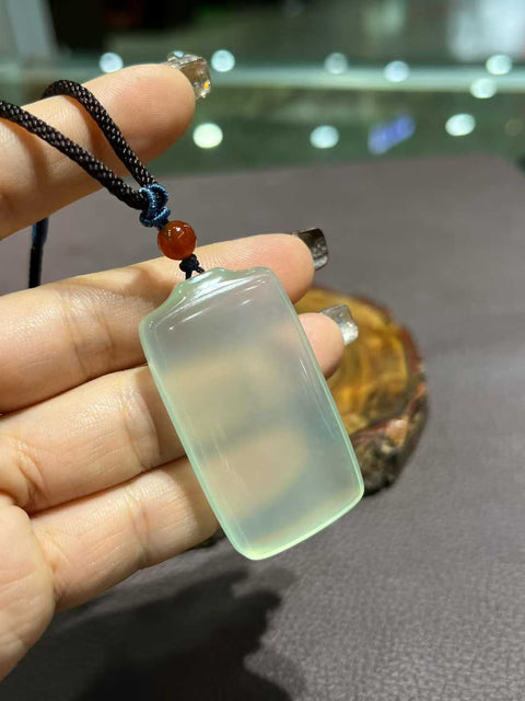 Jimat perdamaian dan keselamatan berbahan giok Xiuyan dengan es tinggi! Spesifikasi: 46mm x 26mm, termasuk ongkos kirim dan pajak