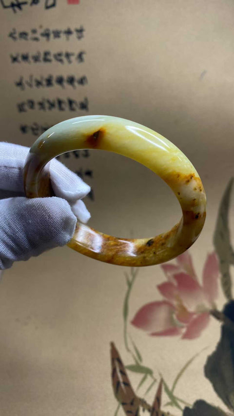 Gelang giok bunga giok Xiuyan yang indah, warna alami, setiap gayanya unik, diameter dalam: 56,1mm, lebar samping 13,5mm, termasuk pajak pengiriman