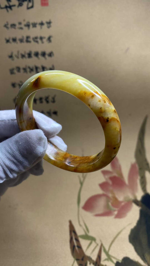 Gelang giok bunga giok Xiuyan yang indah, warna alami, setiap gayanya unik, diameter dalam: 56,1mm, lebar samping 13,5mm, termasuk pajak pengiriman