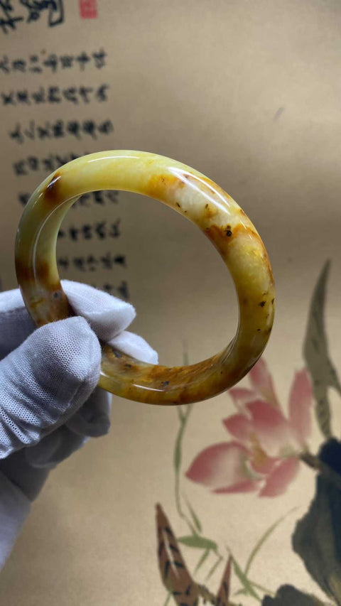 Gelang giok bunga giok Xiuyan yang indah, warna alami, setiap gayanya unik, diameter dalam: 56,1mm, lebar samping 13,5mm, termasuk pajak pengiriman