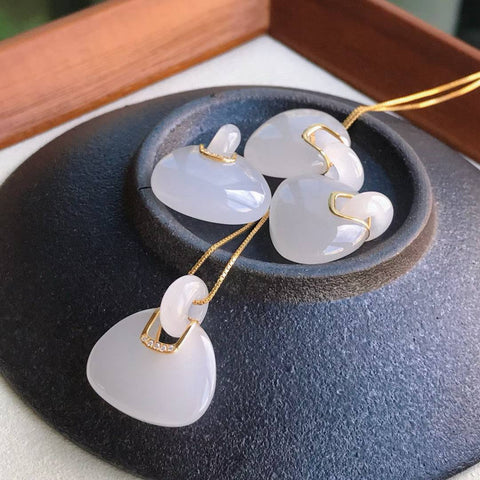 Liontin giok Hetian bertatahkan emas 💕 telah tiba ~ kualitas sempurna bertatahkan emas 18k yang bersih dan menyegarkan, tubuh bagian atas yang indah, makna keberuntungan, rantai perak gratis ukuran 18mm hati cinta termasuk pajak pengiriman