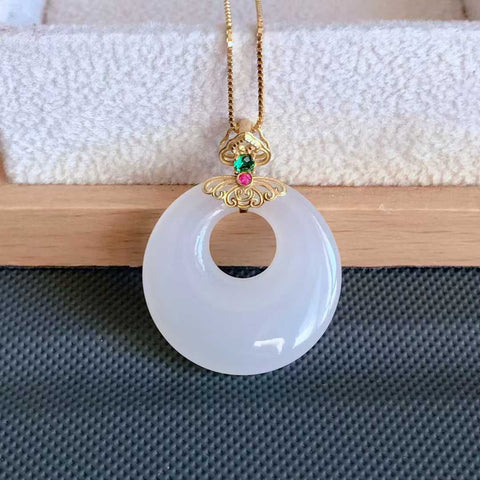 Liontin giok Hetian bertatahkan emas 💕 ~ emas 18k bersih dan menyegarkan + tatahan permata merah dan hijau, kualitas sempurna tanpa cacat, tubuh bagian atas yang indah, makna keberuntungan, ukuran 18mm termasuk pajak pengiriman