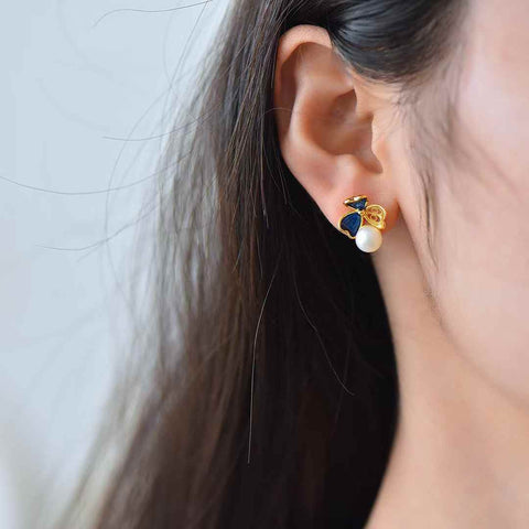 Anting-anting iris enamel mutiara bertatahkan perak 22099-2#925 yang baru dan modis. Mutiaranya hangat dan halus, dan efek pemakaiannya memikat. Spesifikasi mutiara: (6*6) termasuk ongkos kirim dan pajak.