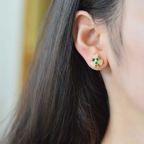 5012-2#925 perak bertatahkan giok Hetian berbentuk hati tiga kelopak bunga mosaik anting-anting, gaya baru dan unik, pengerjaan indah, unik, spesifikasi giok: 6*6,