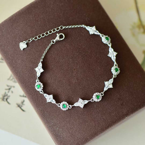 Gelang perak polos cabochon giok bertatahkan perak 35025#925 ini baru dan modis, gioknya hangat dan halus, dan efek pemakaiannya menarik perhatian. Spesifikasi giok: (3*3) Termasuk pajak pengiriman