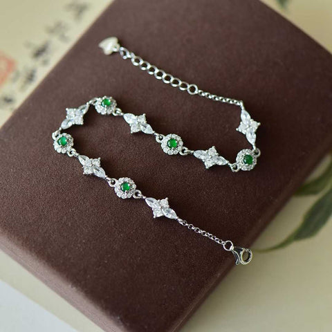 Gelang perak polos cabochon giok bertatahkan perak 35025#925 ini baru dan modis, gioknya hangat dan halus, dan efek pemakaiannya menarik perhatian. Spesifikasi giok: (3*3) Termasuk pajak pengiriman