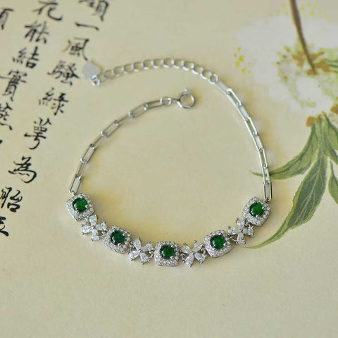 Gelang zirkon cabochon giok bertatahkan perak 35021#925. Gelang perak polos ini unik dan modis, dengan sentuhan giok yang hangat dan halus, sehingga efek pemakaiannya menarik perhatian. Spesifikasi giok: (4*4) termasuk pajak pengiriman.