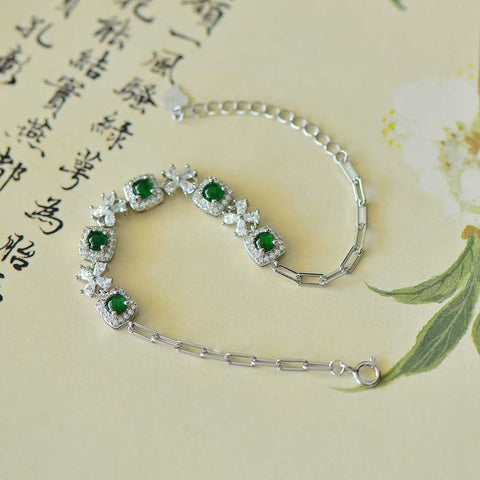Gelang zirkon cabochon giok bertatahkan perak 35021#925. Gelang perak polos ini unik dan modis, dengan sentuhan giok yang hangat dan halus, sehingga efek pemakaiannya menarik perhatian. Spesifikasi giok: (4*4) termasuk pajak pengiriman.