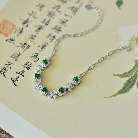 Gelang zirkon cabochon giok bertatahkan perak 35021#925. Gelang perak polos ini unik dan modis, dengan sentuhan giok yang hangat dan halus, sehingga efek pemakaiannya menarik perhatian. Spesifikasi giok: (4*4) termasuk pajak pengiriman.