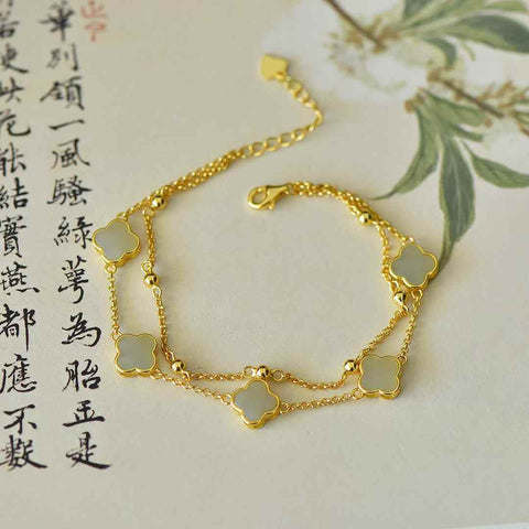 Gelang perak 6088-2s925 dengan batu giok Hetian, manik-manik air bening, dan semanggi berdaun empat. Ukuran batu lepas: 8*8, termasuk ongkos kirim dan pajak.