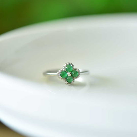 Cincin perak polos zirkon semanggi empat daun keberuntungan bertatahkan perak 31004#925 ini baru dan modis, gioknya hangat dan halus, dan efek pemakaiannya menarik perhatian. Spesifikasi giok: (3*3) termasuk pajak pengiriman