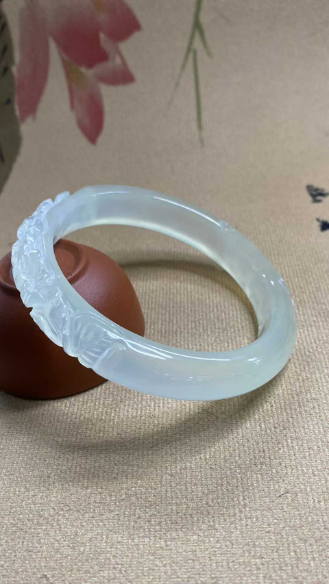 Kaya dan makmur: jenis es giok Xiuyan yang indah, gelang berukir, diameter dalam: 61,5mm, lebar samping 12,3mm, batu alam dihasilkan secara alami, polanya acak, termasuk pajak pengiriman