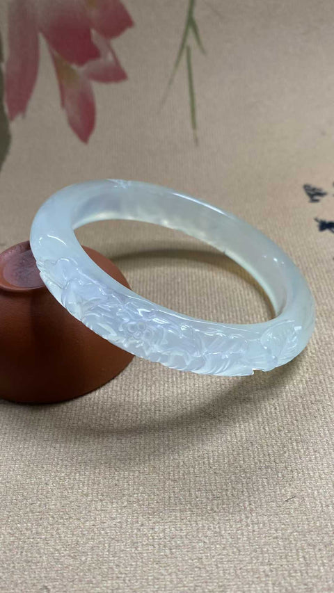 Kaya dan makmur: jenis es giok Xiuyan yang indah, gelang berukir, diameter dalam: 61,5mm, lebar samping 12,3mm, batu alam dihasilkan secara alami, polanya acak, termasuk pajak pengiriman