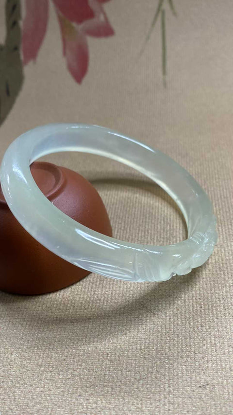 Bunga mekar: jenis es giok Xiuyan yang indah, gelang berukir, selangkah demi selangkah menuju kesuksesan, diameter dalam: 59,5mm, lebar samping 11,5mm, batu alam dihasilkan secara alami, polanya acak, termasuk pajak pengiriman
