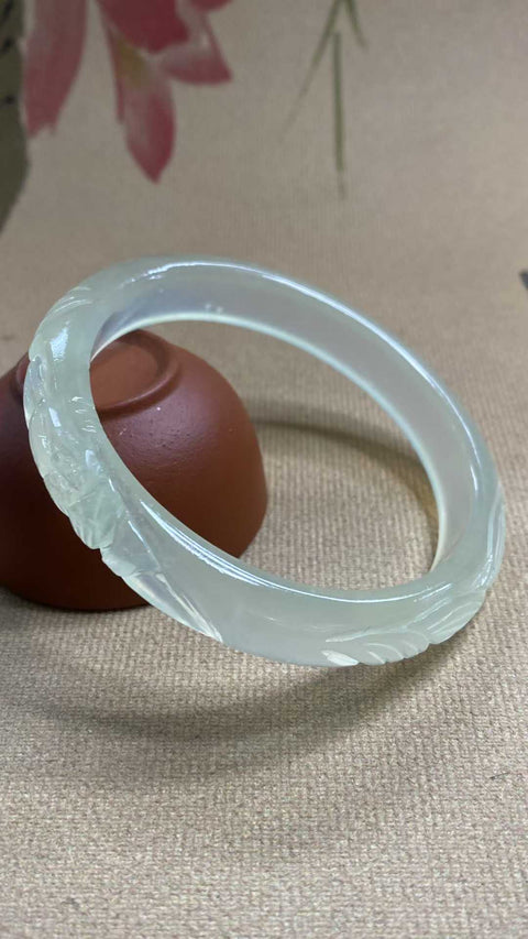 Bunga mekar: jenis es giok Xiuyan yang indah, gelang berukir, selangkah demi selangkah menuju kesuksesan, diameter dalam: 59,5mm, lebar samping 11,5mm, batu alam dihasilkan secara alami, polanya acak, termasuk pajak pengiriman