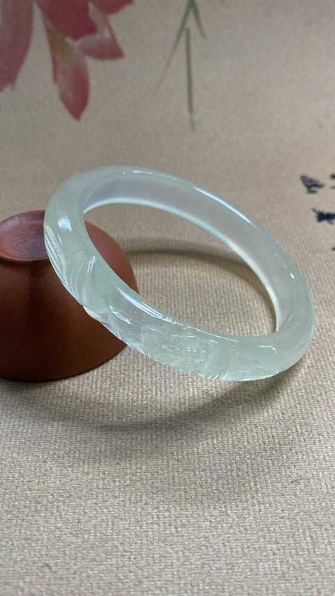 Bunga mekar: jenis es giok Xiuyan yang indah, gelang berukir, selangkah demi selangkah menuju kesuksesan, diameter dalam: 59,5mm, lebar samping 11,5mm, batu alam dihasilkan secara alami, polanya acak, termasuk pajak pengiriman