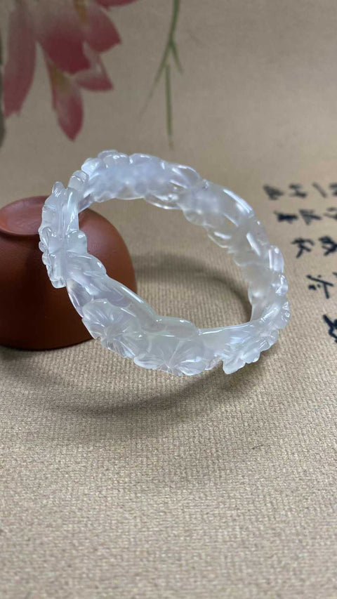 Gelang es giok Xiuyan yang indah, diameter dalam: 55.1mm, lebar samping 15.8mm, batu alam dihasilkan secara alami, polanya acak, termasuk pajak pengiriman