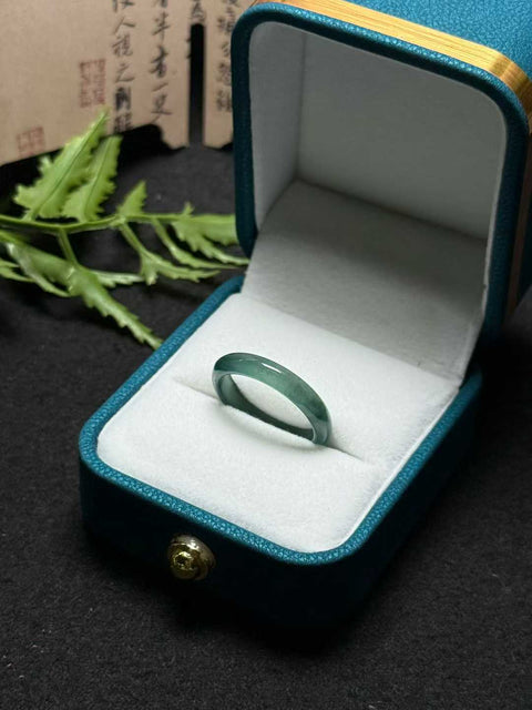 Cincin giok alami kelas A 💍Hijau Minyak Dapat digunakan sebagai cincin atau kalung Diameter cincin: 17,5㎜ Termasuk biaya pengiriman dan pajak