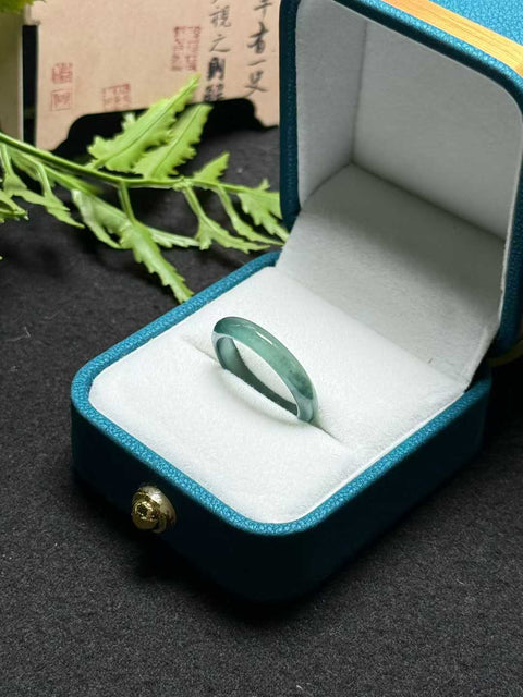 Cincin giok alami kelas A 💍Hijau Minyak Dapat digunakan sebagai cincin atau kalung Diameter cincin: 17,5㎜ Termasuk biaya pengiriman dan pajak
