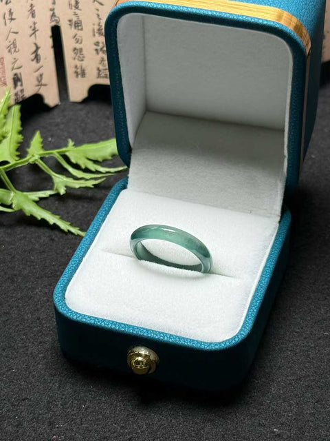 Cincin giok alami kelas A 💍Hijau Minyak Dapat digunakan sebagai cincin atau kalung Diameter cincin: 17,5㎜ Termasuk biaya pengiriman dan pajak