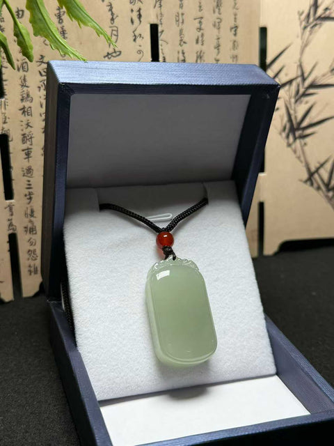 Giok Hetian "Kedamaian dan Kesusahan" Kedamaian dan kebahagiaan, tanpa kekhawatiran. Giok ini halus dan hangat, bulat dan penuh, cocok untuk dikenakan atau diberikan sebagai hadiah. 🎁 Perkiraan ukuran: 36×20×12㎜, termasuk ongkos kirim dan pajak