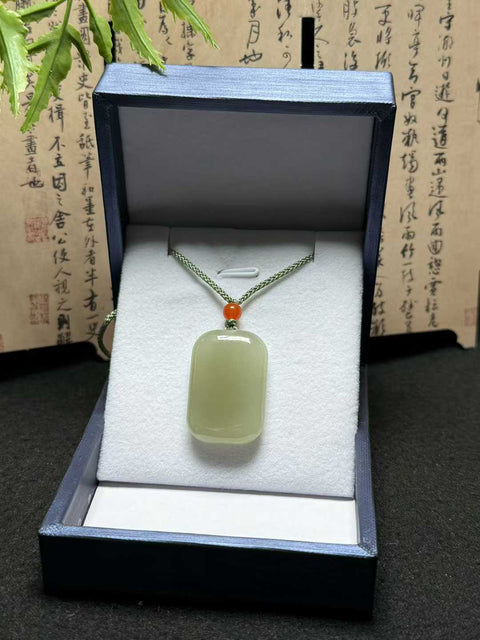 Liontin giok Hetian "kedamaian dan kebahagiaan" Kedamaian dan kebahagiaan, tanpa kekhawatiran, giok yang halus dan hangat, cocok untuk dikenakan atau diberikan sebagai hadiah 🎁 Perkiraan ukuran: 30×20×8㎜ Termasuk ongkos kirim dan pajak