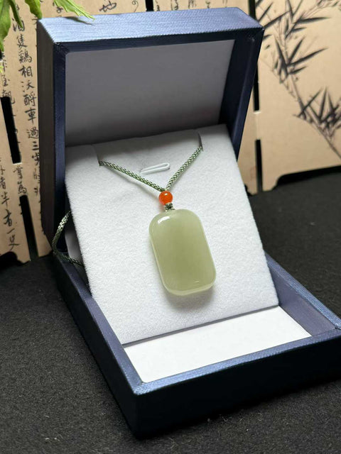 Liontin giok Hetian "kedamaian dan kebahagiaan" Kedamaian dan kebahagiaan, tanpa kekhawatiran, giok yang halus dan hangat, cocok untuk dikenakan atau diberikan sebagai hadiah 🎁 Perkiraan ukuran: 30×20×8㎜ Termasuk ongkos kirim dan pajak