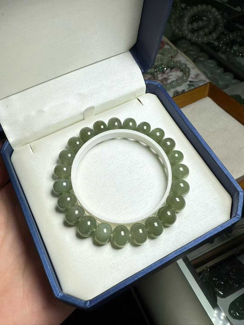 Manik-manik sempoa giok Hetian "gelang hijau danau" giok halus dan berminyak dengan kinerja biaya tinggi. Ukuran: sekitar 10×8㎜ termasuk pajak pengiriman.