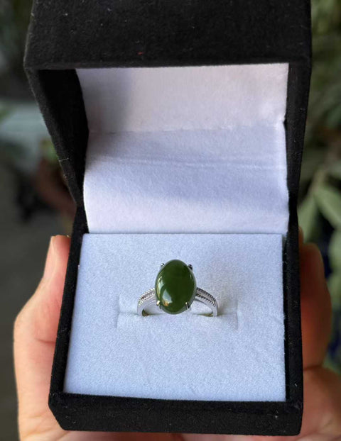 Cincin Terbuka Bertahtakan Perak 925 Hetian Jade Jasper 💍Gaya baru dan unik, gioknya hangat dan halus, dan efek pemakaiannya menarik perhatian ✨Perkiraan ukuran: 14×10㎜ 💫Termasuk ongkos kirim dan pajak