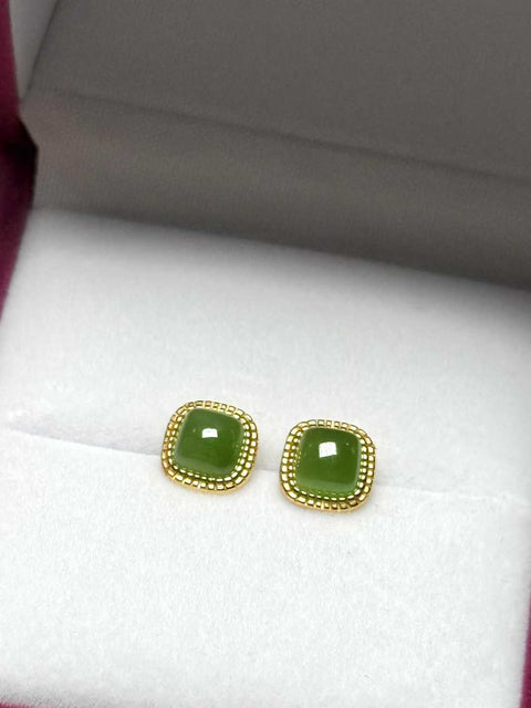 Anting-anting giok Hetian Jade Niche Temperamen "Anting-anting Kubus Gula Kecil" Warna giok halus hijau zamrud 925 warna perak tatahan halus Ukuran: Kira-kira: 6mm Termasuk pajak pengiriman