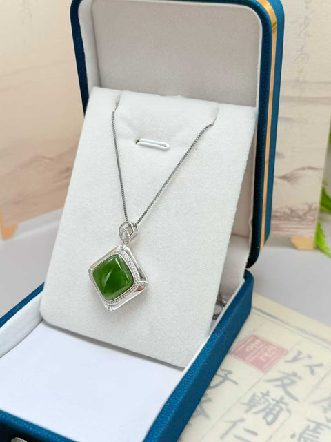 Giok Hetian, nefrit tambang tua Rusia, "Liontin Perdamaian dan Keamanan", bertatahkan perak 925 halus. Ukuran: sekitar 15 mm. Biaya kirim dan pajak sudah termasuk.