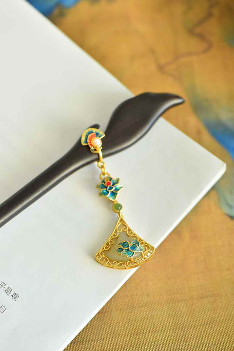 Gaun Giok Hetian Bertahtakan Perak 925 7856-6# dengan Desain Bunga dan Jepit Rambut Ebony 🌸 Desain unik dan baru, kualitas giok yang hangat dan halus, menarik perhatian dan memukau saat dikenakan. Biaya pengiriman dan pajak sudah termasuk.