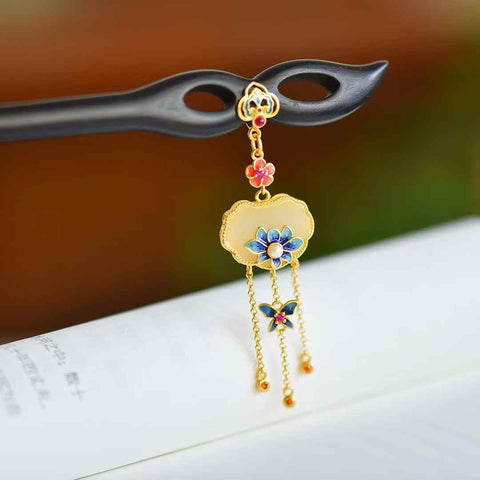 7809-2T#925 Jepit Rambut Kupu-kupu dan Bunga Pipih Giok Hetian Bertatahkan Perak dengan Rumbai Mutiara dan Kayu Ebony 🌸 Desain baru dan unik, kualitas giok yang hangat dan halus, pengerjaan yang sangat indah, termasuk biaya pengiriman dan pajak.