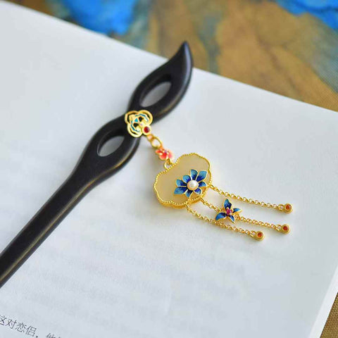 7809-2T#925 Jepit Rambut Kupu-kupu dan Bunga Pipih Giok Hetian Bertatahkan Perak dengan Rumbai Mutiara dan Kayu Ebony 🌸 Desain baru dan unik, kualitas giok yang hangat dan halus, pengerjaan yang sangat indah, termasuk biaya pengiriman dan pajak.