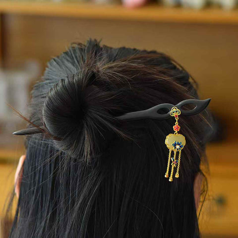 7809-2T#925 Jepit Rambut Kupu-kupu dan Bunga Pipih Giok Hetian Bertatahkan Perak dengan Rumbai Mutiara dan Kayu Ebony 🌸 Desain baru dan unik, kualitas giok yang hangat dan halus, pengerjaan yang sangat indah, termasuk biaya pengiriman dan pajak.