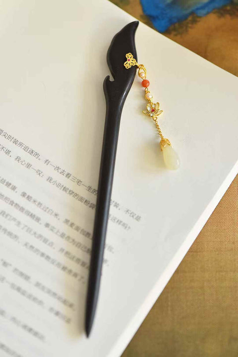 Jepit Rambut Giok Hetian Bertahtakan Perak 925, Bunga Magnolia, Awan Musim Panas, dan Ebony 7828-4# 🌸 Desain baru dan unik, kualitas giok yang hangat dan halus, menarik perhatian dan memukau saat dikenakan. Biaya pengiriman dan pajak sudah termasuk.