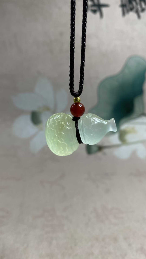 Labu Giok: Giok Xiuyan yang indah, tipe es, labu berukir warna musim semi dengan awan keberuntungan, dimensi: 31 x 20 mm, termasuk biaya pengiriman dan pajak.