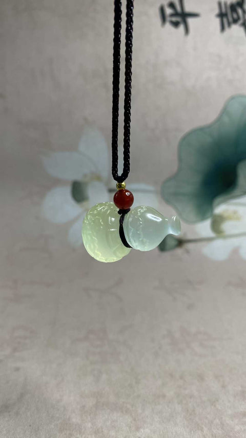 Labu Giok: Giok Xiuyan yang indah, tipe es, labu berukir warna musim semi dengan awan keberuntungan, dimensi: 31 x 20 mm, termasuk biaya pengiriman dan pajak.