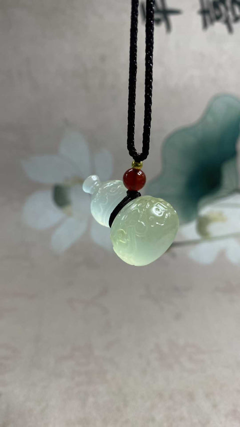 Labu Giok: Giok Xiuyan yang indah, tipe es, labu berukir warna musim semi dengan awan keberuntungan, dimensi: 31 x 20 mm, termasuk biaya pengiriman dan pajak.