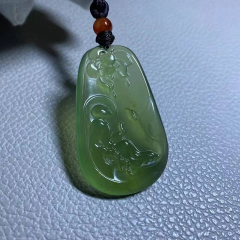 Liontin giok Xiuyan alami, hijau penuh, bunga teratai, dimensi: 29 x 49 mm, termasuk biaya pengiriman dan pajak.