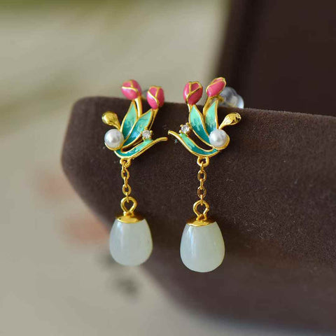 8112-2# 925 perak bertatahkan giok Hetian (7*10), anting enamel bunga magnolia liontin pendek giok putih, gioknya hangat dan halus, desainnya baru dan unik, termasuk biaya pengiriman dan pajak.