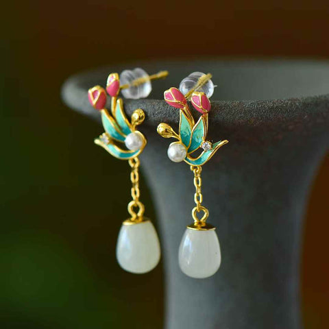 8112-2# 925 perak bertatahkan giok Hetian (7*10), anting enamel bunga magnolia liontin pendek giok putih, gioknya hangat dan halus, desainnya baru dan unik, termasuk biaya pengiriman dan pajak.