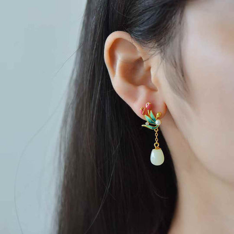 8112-2# 925 perak bertatahkan giok Hetian (7*10), anting enamel bunga magnolia liontin pendek giok putih, gioknya hangat dan halus, desainnya baru dan unik, termasuk biaya pengiriman dan pajak.