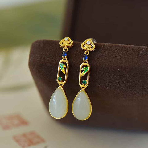 8114-2# 925 perak bertatahkan giok Hetian (8*14), anting-anting enamel daun bambu berbentuk tetesan air mata giok putih, gioknya hangat dan halus, desainnya baru dan unik, termasuk biaya pengiriman dan pajak.